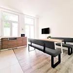 Tolstov - 3 Mit Balkon - 15 Min Zur Messe Dus