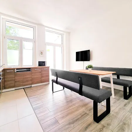 Tolstov - 3 Mit Balkon - 15 Min Zur Messe Dus