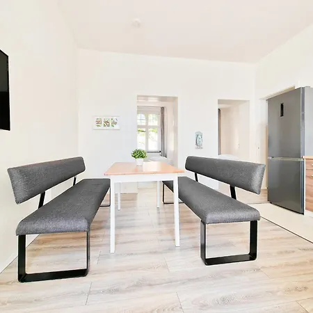 Apartment Tolstov - 3 Mit Balkon - 15 Min Zur Messe Dus *