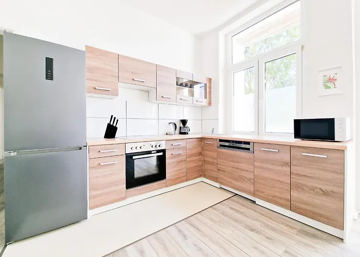 Tolstov - 3 Mit Balkon - 15 Min Zur Messe Dus Apartment