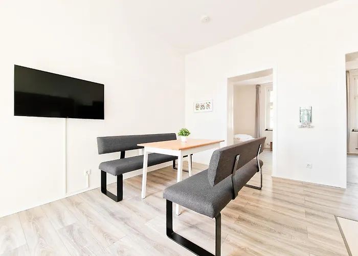 Tolstov - 3 Mit Balkon - 15 Min Zur Messe Dus